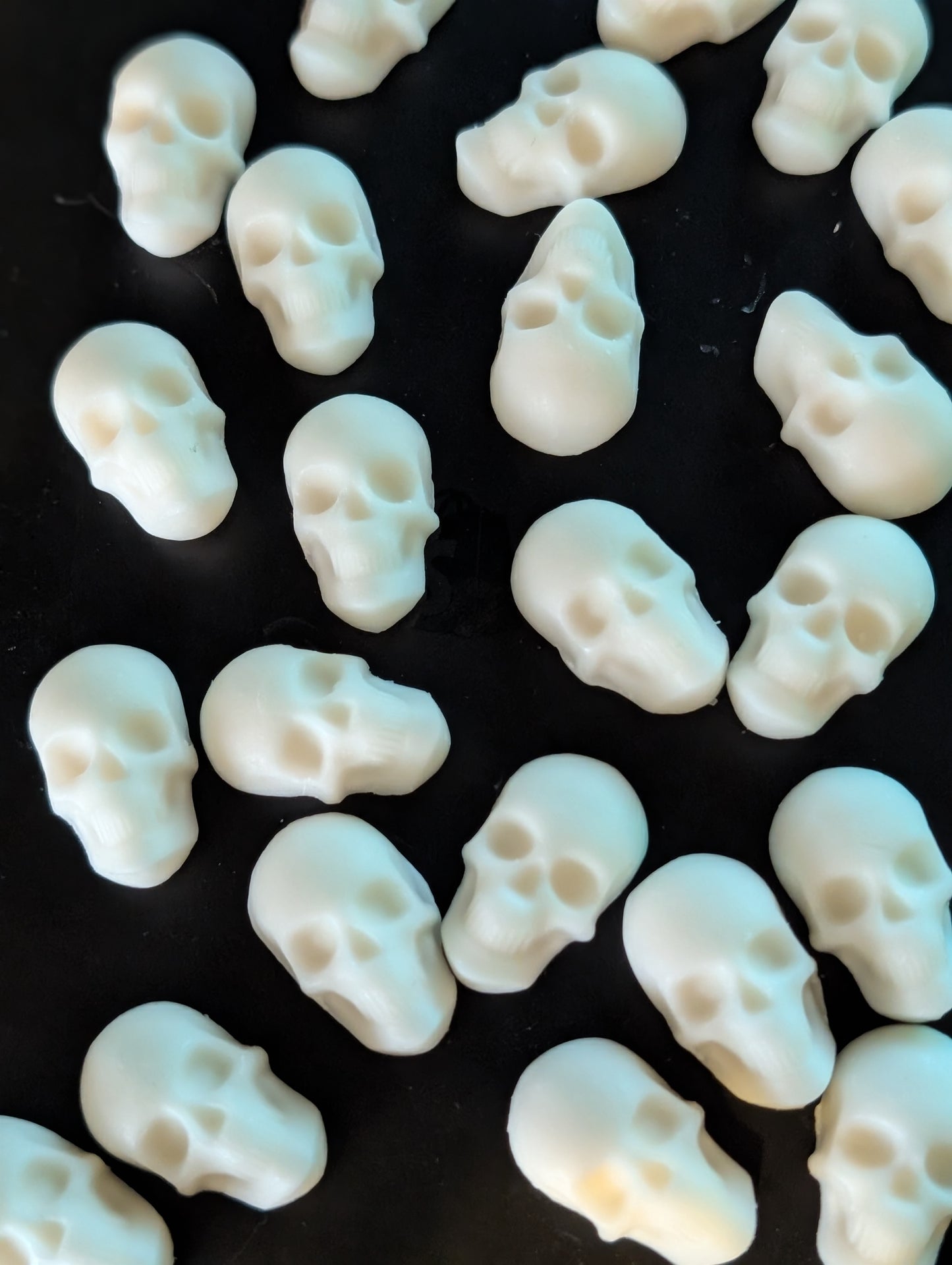 MINI SKULL WAX MELTS - SPICED PEAR TEA