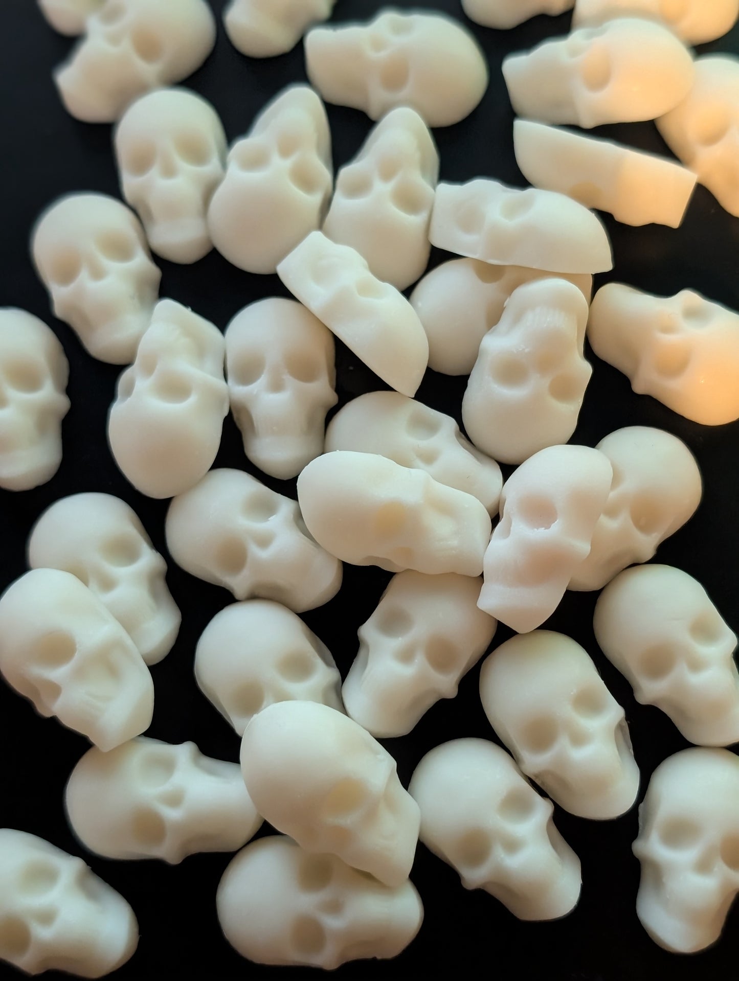 MINI SKULL WAX MELTS - SPICED PEAR TEA