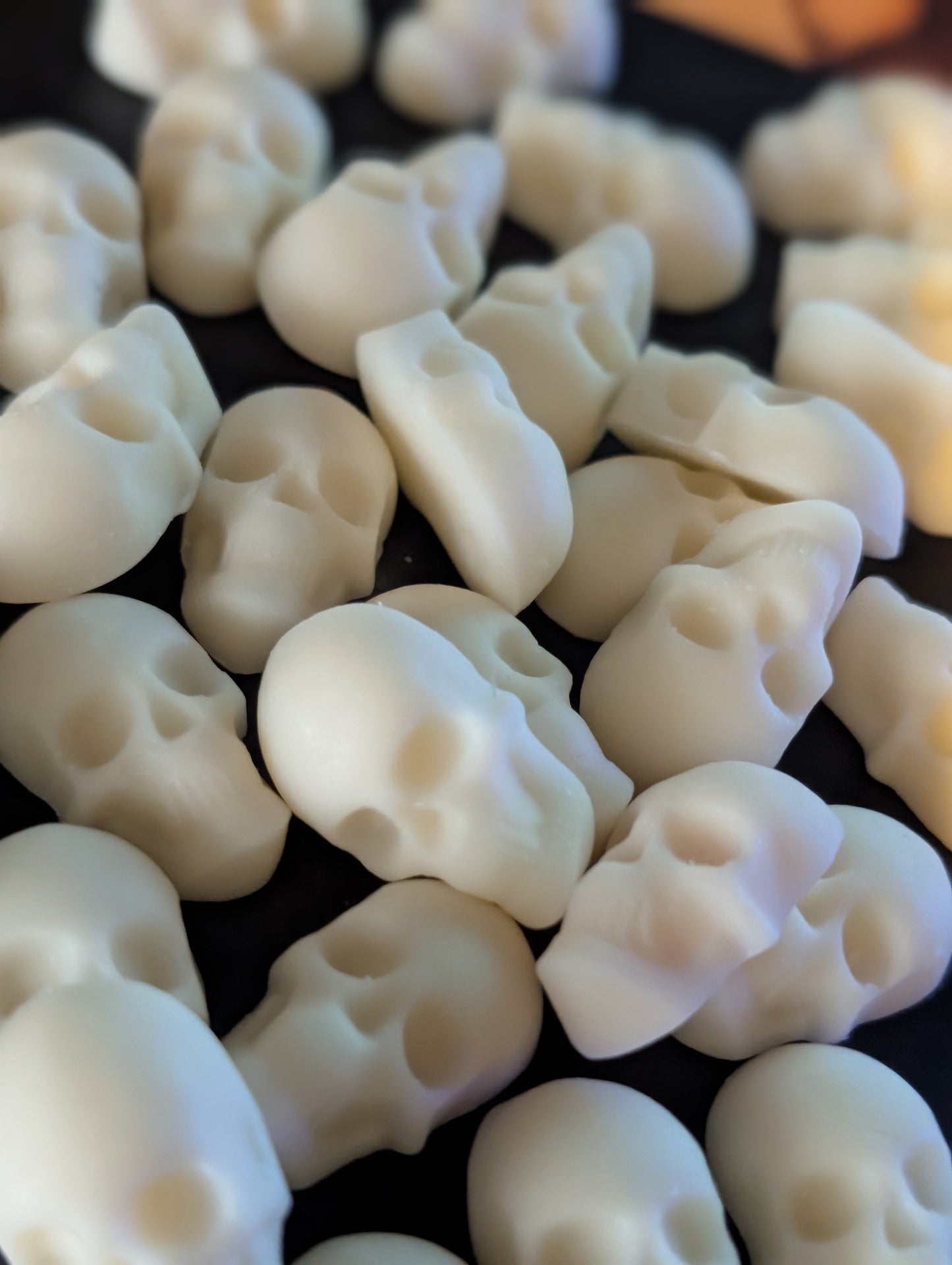 MINI SKULL WAX MELTS - Black chamomile